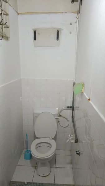 Kedai untuk Disewa di Taman Damai Mewah (Kajang) - Ricky Tan - Bathroom - PropertyGuru.com.my