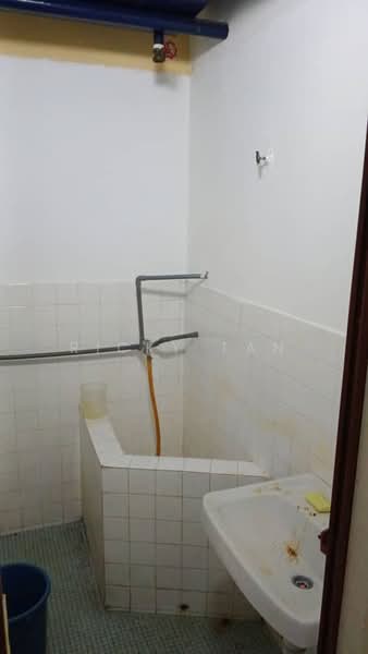 Kedai untuk Disewa di Taman Damai Mewah (Kajang) - Ricky Tan - Bathroom - PropertyGuru.com.my