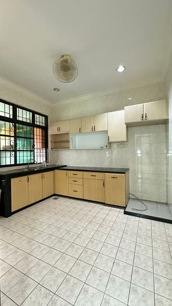 Semi-Detached House for Rent in Ulu Tiram (Johor) - Jas Tay - Kitchen - PropertyGuru.com.my