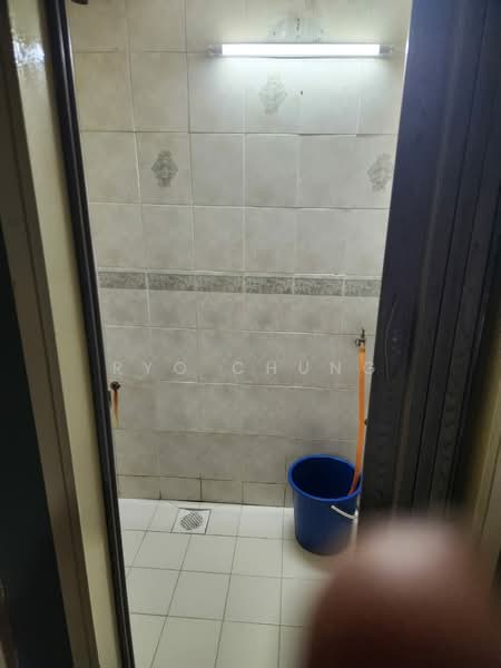 Pangsapuri untuk Disewa di Subang Perdana Goodyear Court 10 - Ryo Chung - Bathroom - PropertyGuru.com.my