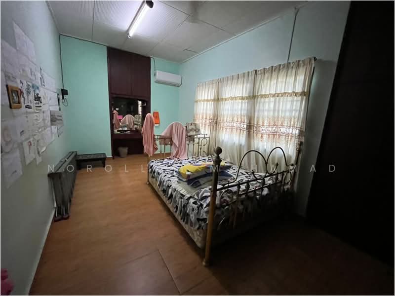 Bungalow for Sale in Tok Sira (Kuantan) - NOROLLAH MOHAMAD - Bedroom - PropertyGuru.com.my
