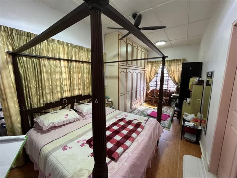 Bungalow for Sale in Tok Sira (Kuantan) - NOROLLAH MOHAMAD - Bedroom - PropertyGuru.com.my