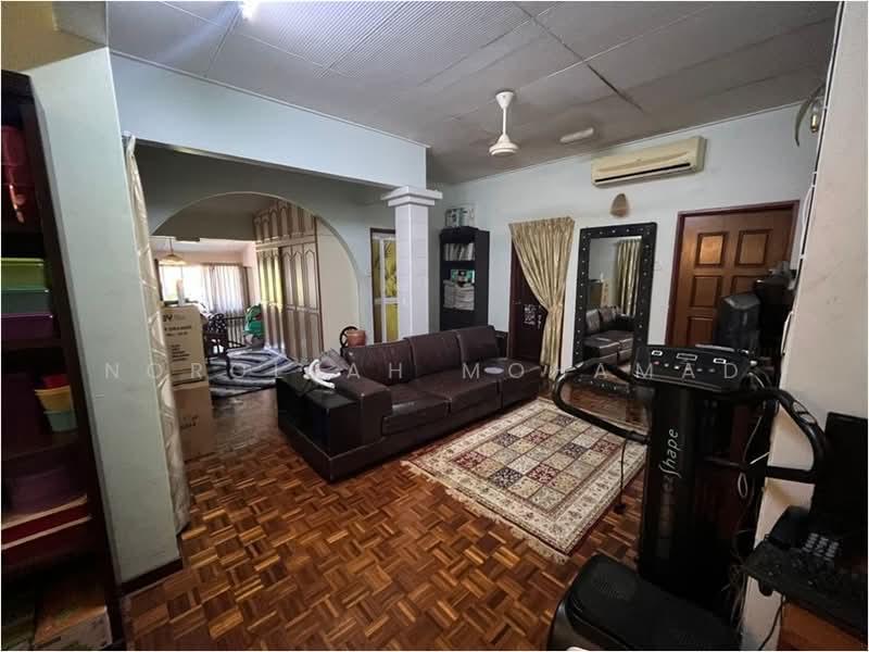 Bungalow for Sale in Tok Sira (Kuantan) - NOROLLAH MOHAMAD - Living Room - PropertyGuru.com.my