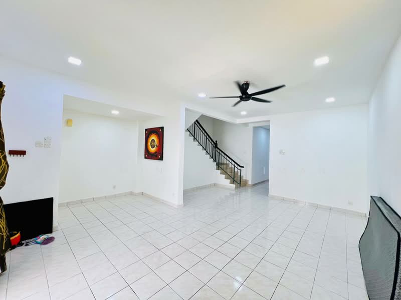 2-storey Terraced House for Sale in Taman Bukit Subang (Shah Alam) - Yasmin Sulaiman - Living Room - PropertyGuru.com.my