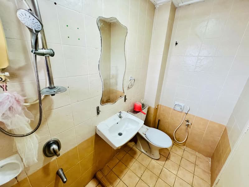 2-storey Terraced House for Sale in Taman Bukit Subang (Shah Alam) - Yasmin Sulaiman - Bathroom - PropertyGuru.com.my