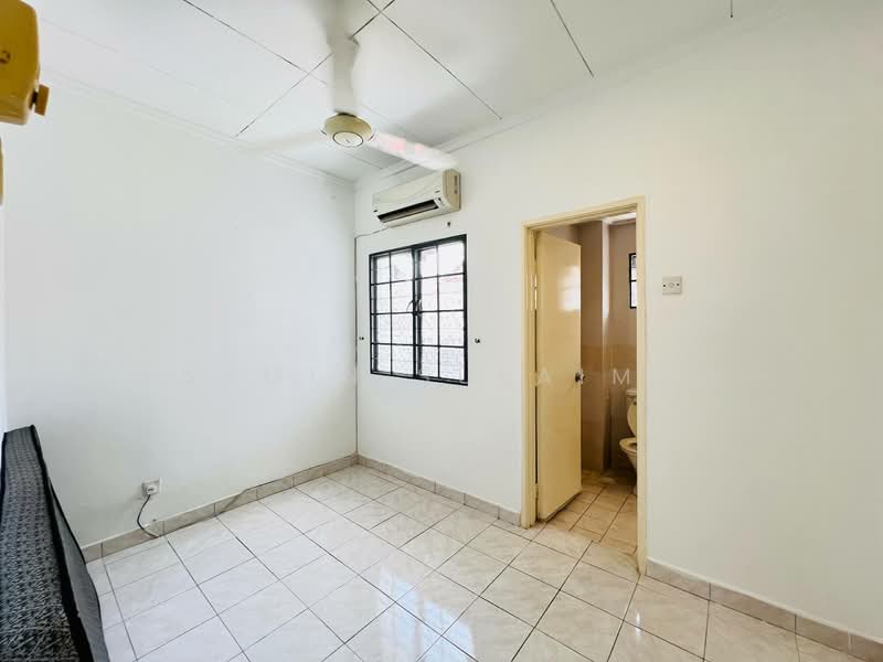 2-storey Terraced House for Sale in Taman Bukit Subang (Shah Alam) - Yasmin Sulaiman - Bathroom - PropertyGuru.com.my