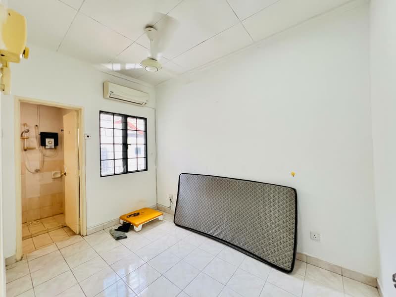 2-storey Terraced House for Sale in Taman Bukit Subang (Shah Alam) - Yasmin Sulaiman - Bathroom - PropertyGuru.com.my