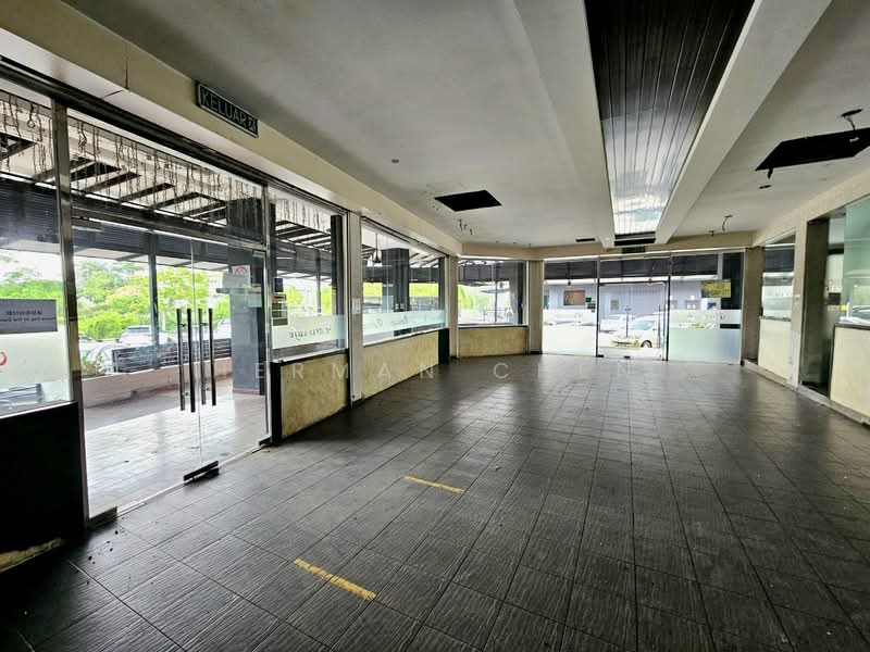 Kedai untuk Disewa di Taman Gaya (Ulu Tiram) - Herman Chen - Entrance - PropertyGuru.com.my