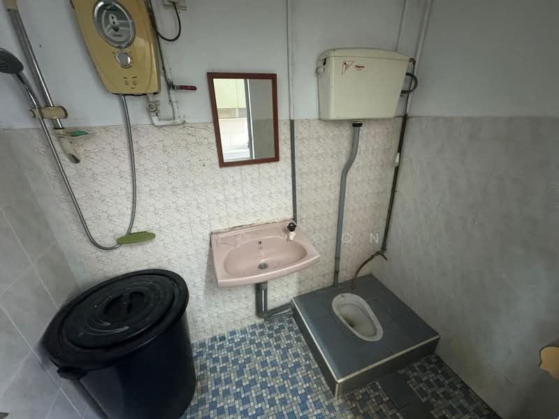 2-storey Terraced House for Sale in Taman Castlefield (Sri Petaling) - Jeno Poon - Bathroom - PropertyGuru.com.my