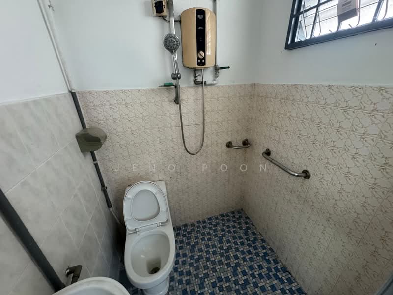 2-storey Terraced House for Sale in Taman Castlefield (Sri Petaling) - Jeno Poon - Bathroom - PropertyGuru.com.my