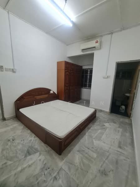 1-storey Terraced House for Rent in Taman Skudai Baru (Skudai) - Joyce Tan - Bedroom - PropertyGuru.com.my