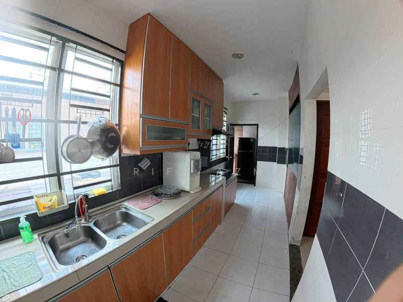 Rumah Berkembar untuk Dijual di Taman Yayasan (Buloh Kasap) - Ariff Azmi - Kitchen - PropertyGuru.com.my