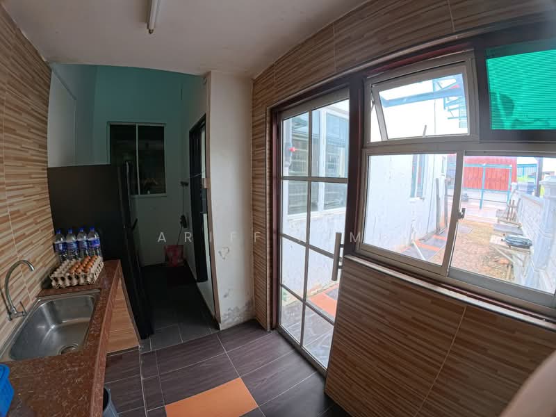 Rumah Berkembar untuk Dijual di Taman Yayasan (Buloh Kasap) - Ariff Azmi - Kitchen - PropertyGuru.com.my