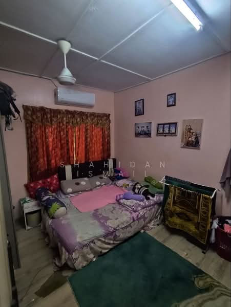1-storey Terraced House for Sale in Taman Sri Putra (Banting) - Shahidan Ismail - Bedroom - PropertyGuru.com.my