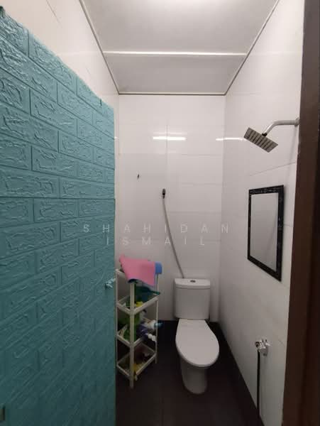 1-storey Terraced House for Sale in Taman Sri Putra (Banting) - Shahidan Ismail - Bathroom - PropertyGuru.com.my