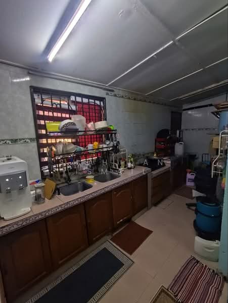 1-storey Terraced House for Sale in Taman Sri Putra (Banting) - Shahidan Ismail - Kitchen - PropertyGuru.com.my