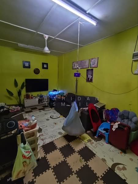 1-storey Terraced House for Sale in Taman Sri Putra (Banting) - Shahidan Ismail - Living Room - PropertyGuru.com.my