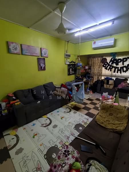 1-storey Terraced House for Sale in Taman Sri Putra (Banting) - Shahidan Ismail - Living Room - PropertyGuru.com.my