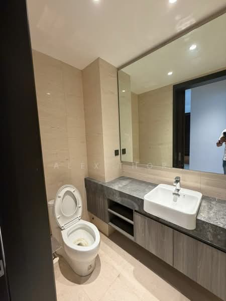 Servis Apartment untuk Disewa di Marriott Residence @ Gurney - Alex Thor - Bathroom - PropertyGuru.com.my