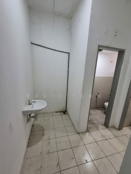Shop for Rent in Kota Emerald (Rawang) - David Tang - Bathroom - PropertyGuru.com.my