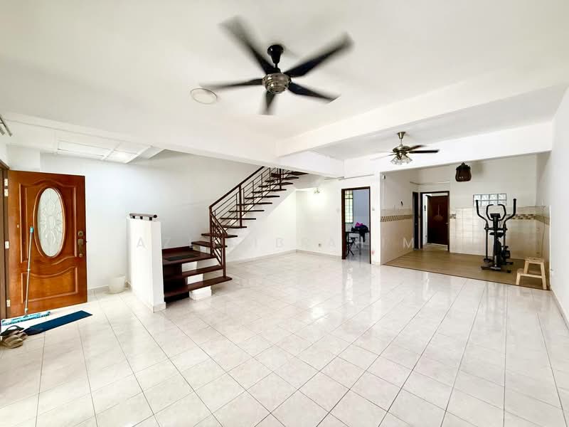 Rumah Teres 2 Tingkat untuk Dijual di Bandar Seri Putra (Bangi) - Azli Ibrahim - Living Room - PropertyGuru.com.my