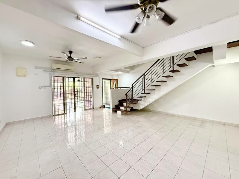 Rumah Teres 2 Tingkat untuk Dijual di Bandar Seri Putra (Bangi) - Azli Ibrahim - Living Room - PropertyGuru.com.my