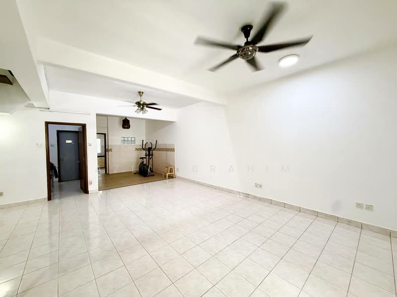 Rumah Teres 2 Tingkat untuk Dijual di Bandar Seri Putra (Bangi) - Azli Ibrahim - Living Room - PropertyGuru.com.my