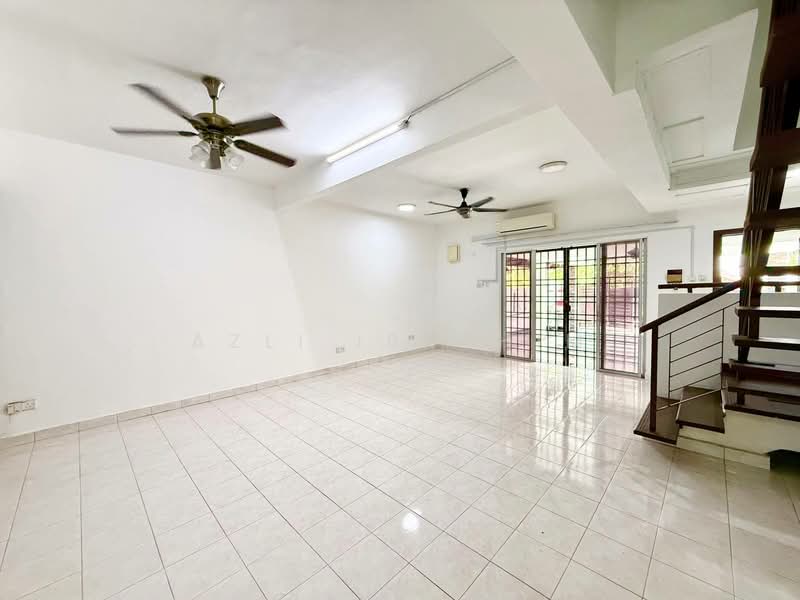 Rumah Teres 2 Tingkat untuk Dijual di Bandar Seri Putra (Bangi) - Azli Ibrahim - Living Room - PropertyGuru.com.my