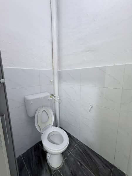 2-storey Terraced House for Sale in Taman Kluang Barat (Kluang) - Win Lim - Bathroom - PropertyGuru.com.my