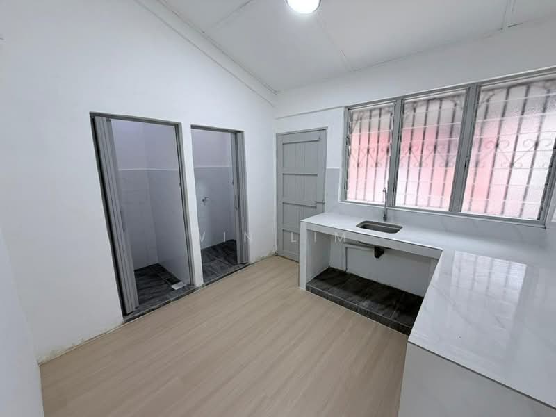 2-storey Terraced House for Sale in Taman Kluang Barat (Kluang) - Win Lim - Kitchen - PropertyGuru.com.my