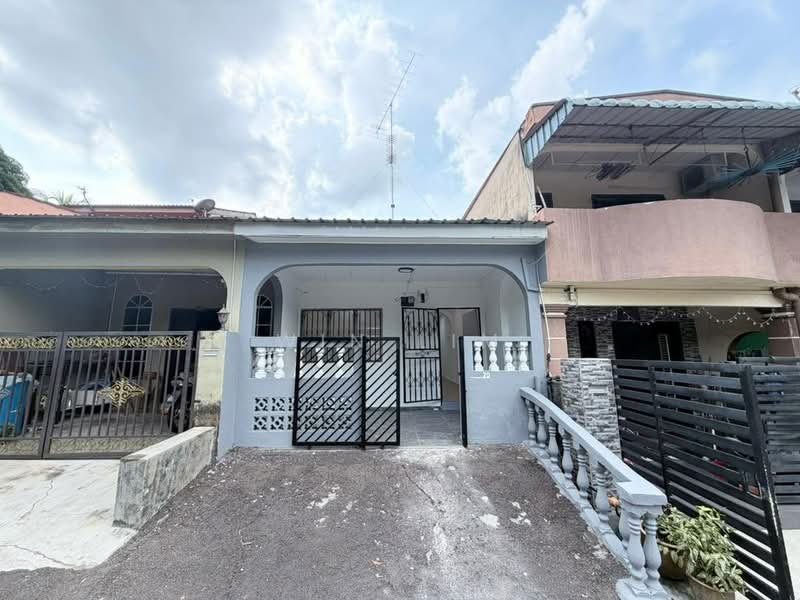 2-storey Terraced House for Sale in Taman Kluang Barat (Kluang) - Win Lim - Exterior - PropertyGuru.com.my