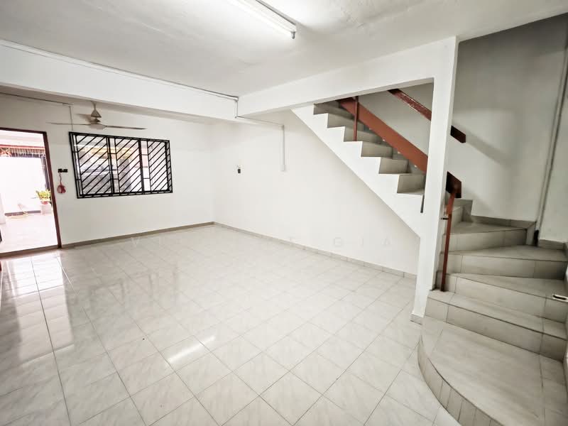 Rumah Teres 2 Tingkat untuk Dijual di Taman Desa Cemerlang (Ulu Tiram) - Vincent Gian - PropertyGuru.com.my