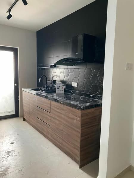 Servis Apartment untuk Disewa di Reizz Residence - Suat Ling Lai - Kitchen - PropertyGuru.com.my