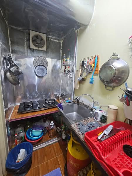 Rumah Flat untuk Dijual di Taman Putra Budiman Flat - Asyraf Azman - Kitchen - PropertyGuru.com.my