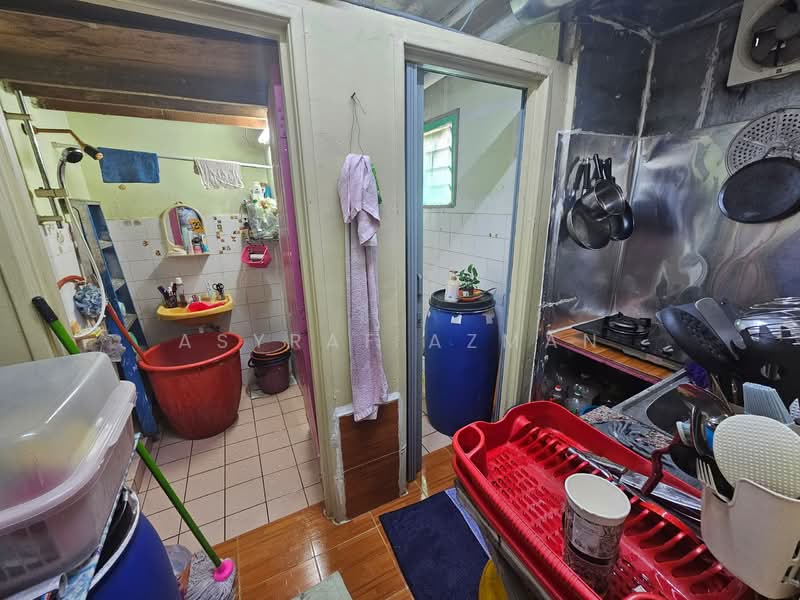 Rumah Flat untuk Dijual di Taman Putra Budiman Flat - Asyraf Azman - Kitchen - PropertyGuru.com.my