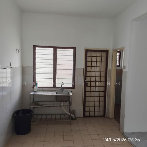 Rumah Teres 2 Tingkat untuk Dijual di Taman Puncak Jalil (Seri Kembangan) - Raymond Ong - Kitchen - PropertyGuru.com.my