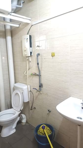 Flat for Rent at Flat Bandar Selesa Jaya @ Jalan Silat Gayong - Janice Yong - Bathroom - PropertyGuru.com.my
