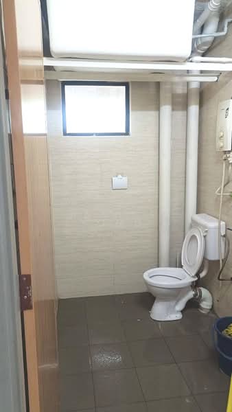 Flat for Rent at Flat Bandar Selesa Jaya @ Jalan Silat Gayong - Janice Yong - Bathroom - PropertyGuru.com.my
