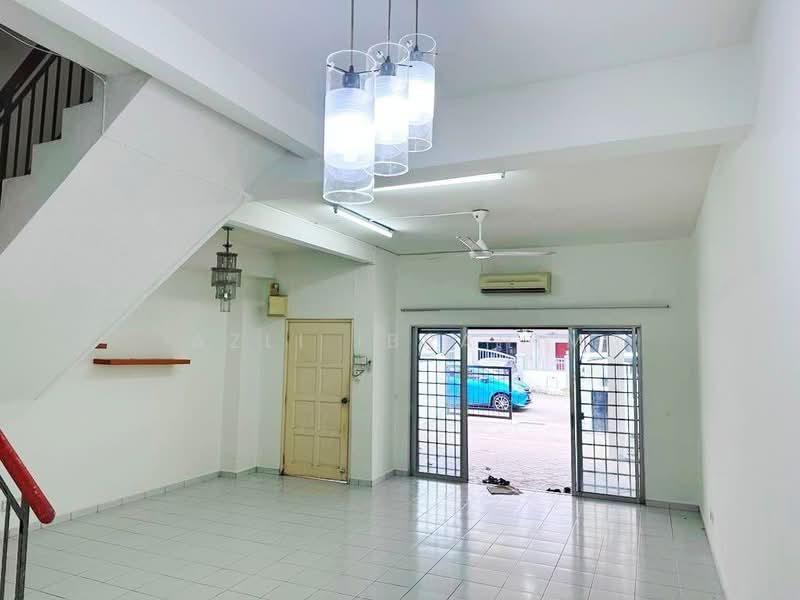 Rumah Teres 2.5 Tingkat untuk Dijual di Taman Kurnia Indah (Cheras) - Azli Ibrahim - Living Room - PropertyGuru.com.my