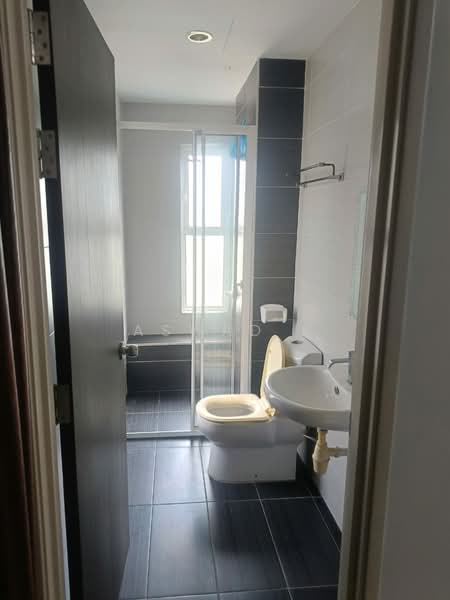 Condominium for Sale at Reflections Condominium - Aswad . - Bathroom - PropertyGuru.com.my