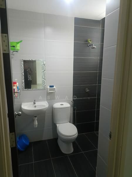Condominium for Sale at Reflections Condominium - Aswad . - Bathroom - PropertyGuru.com.my