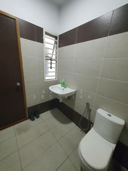 Rumah Teres 2 Tingkat untuk Dijual di Serene Heights (Semenyih) - Azalee Abdullah - Bathroom - PropertyGuru.com.my