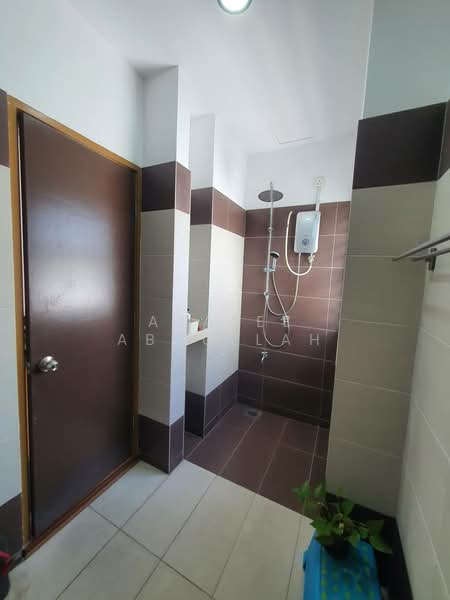 Rumah Teres 2 Tingkat untuk Dijual di Serene Heights (Semenyih) - Azalee Abdullah - Bathroom - PropertyGuru.com.my
