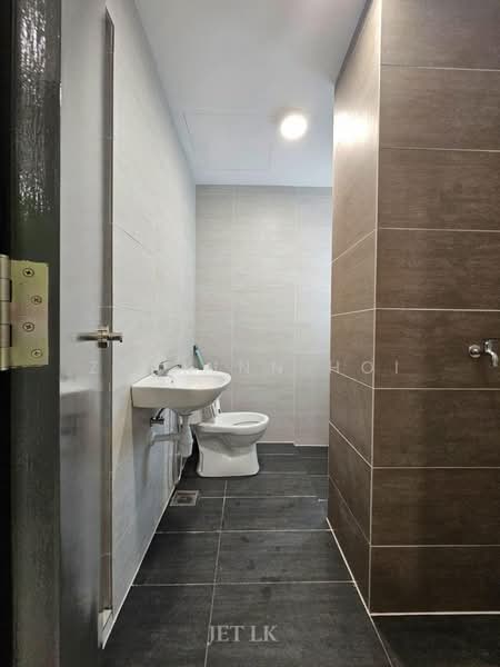 Servis Apartment untuk Disewa di Princeton Suites @ EduSentral - Zackinn Hoi - Bathroom - PropertyGuru.com.my