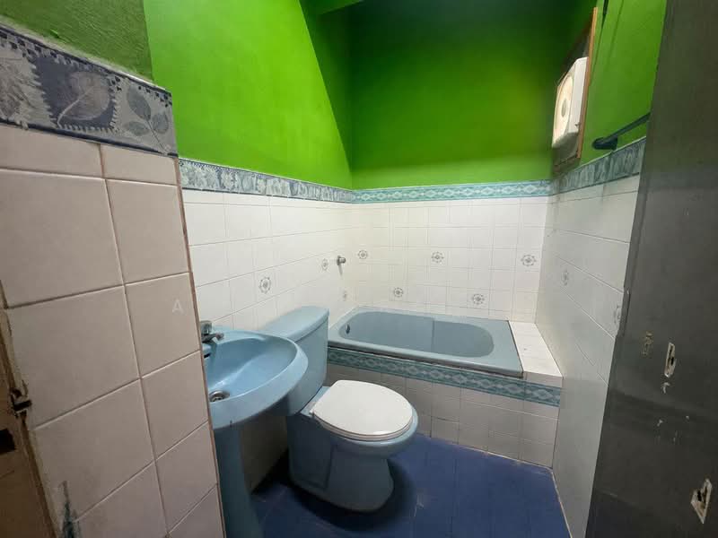 Kondominium untuk Dijual di Teratai Mewah Condominium - Azli Ibrahim - Bathroom - PropertyGuru.com.my