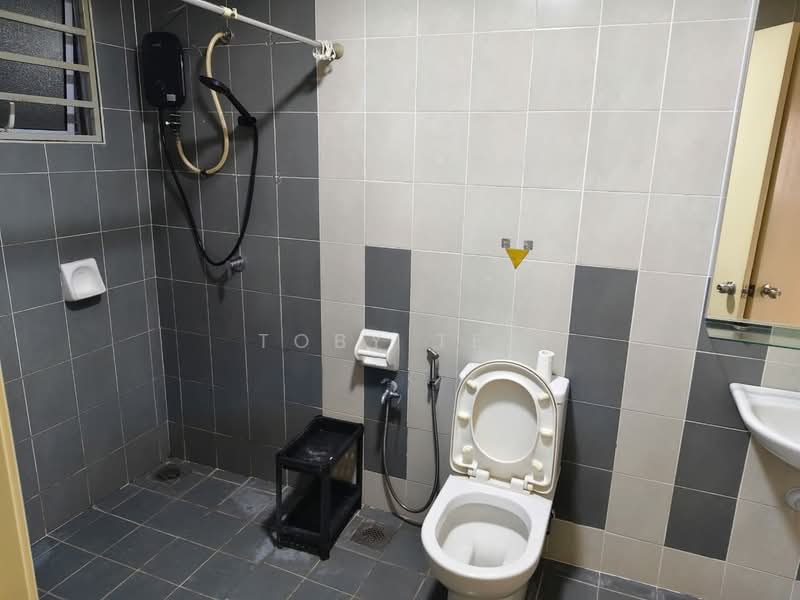 Servis Apartment untuk Dijual di Koi Kinrara - Toby Tey - Bathroom - PropertyGuru.com.my