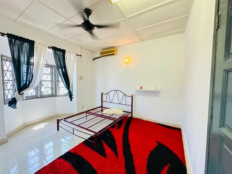 2-storey Terraced House for Sale in Taman Saujana Impian (Kajang) - Azli Ibrahim - Bedroom - PropertyGuru.com.my
