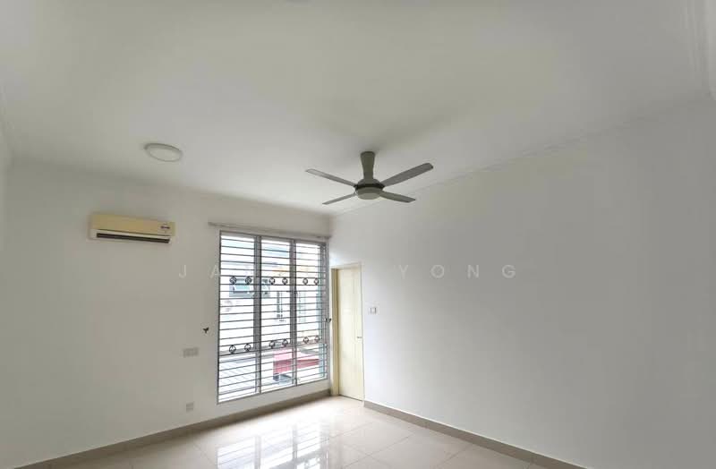 Rumah Berkembar untuk Disewa di Senibong (Permas Jaya) - Janice Yong - Living Room - PropertyGuru.com.my