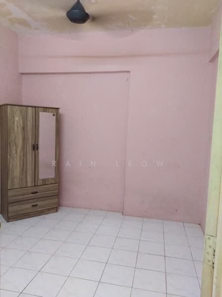 Rumah Flat untuk Disewa di Taman Impian Indah - Rain Leow - Bedroom - PropertyGuru.com.my