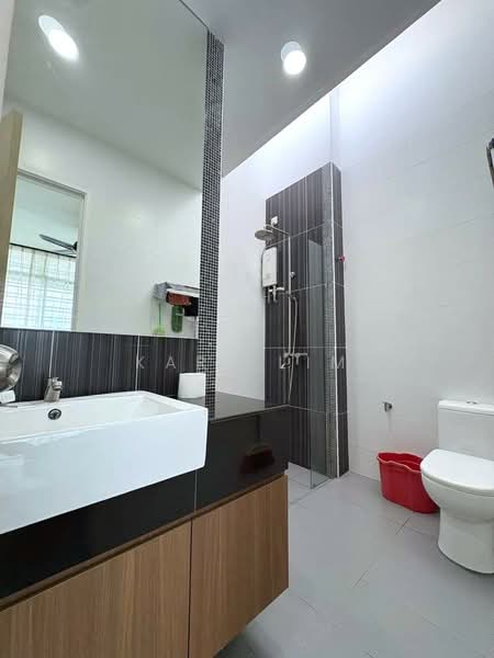 Rumah Teres 2 Tingkat untuk Dijual di Setia Eco Cascadia (Tebrau) - Karl Lim - Bathroom - PropertyGuru.com.my